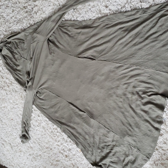 Green hooded cardigan size small - Picture 2 of 3